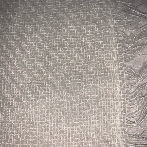 Vintage “EATON” Brand 100% Polyester Shawl in Off White-48” x 48” - Picture 6 of 12